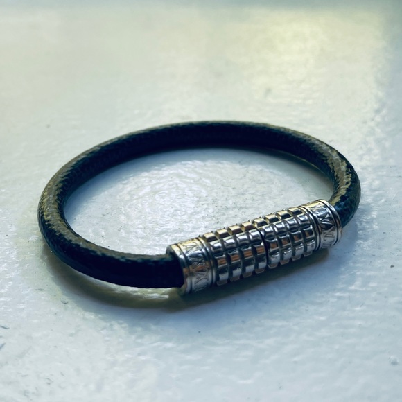 LOUIS VUITTON Digit Bracelet - Picture 4 of 4